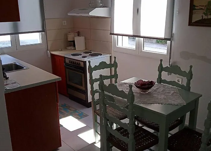 Paris House 3 파트라